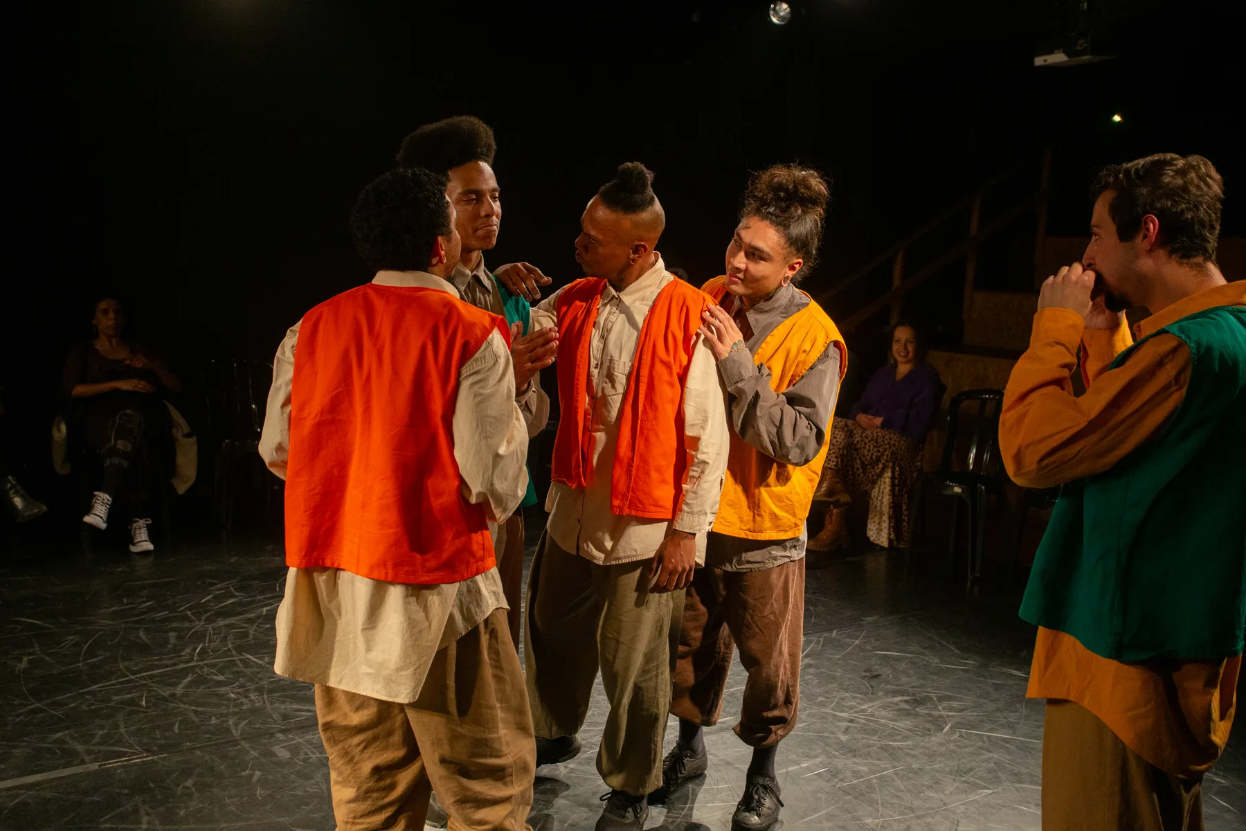 Elenco de As Pegadas do Kurupyra em cena